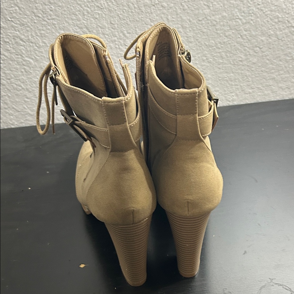 Shoe dazzle Tan Ankle Boots - Picture 3 of 6